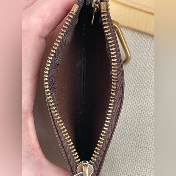 LOUIS VUITTON Monogram Key Pouch⭐️Comes With/LV Dustcover ⭐️COA⭐️ 💯AuThEnTiC - Picture 8 of 9